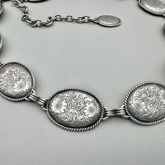 Elegant Silver Women's Belt - Picture 3 of 9